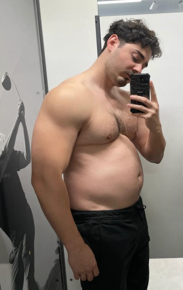 Santi al inicio de su transformación, con 98 kg después de una etapa de volumen